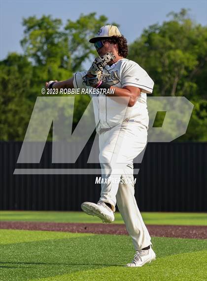 Thumbnail 2 in Kaufman vs. Ferris (UIL 4A Bi-District Playoff) photogallery.