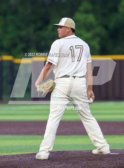 Thumbnail 1 in Kaufman vs. Ferris (UIL 4A Bi-District Playoff) photogallery.