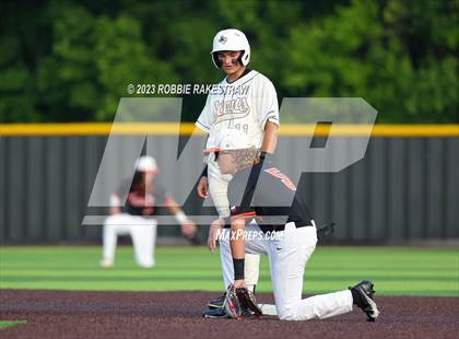 Thumbnail 1 in Kaufman vs. Ferris (UIL 4A Bi-District Playoff) photogallery.