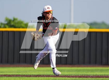 Thumbnail 3 in Kaufman vs. Ferris (UIL 4A Bi-District Playoff) photogallery.