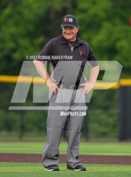 Thumbnail 3 in Kaufman vs. Ferris (UIL 4A Bi-District Playoff) photogallery.