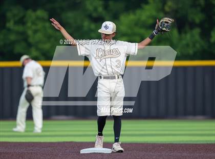 Thumbnail 3 in Kaufman vs. Ferris (UIL 4A Bi-District Playoff) photogallery.