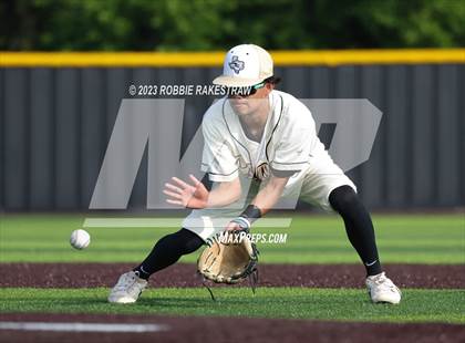 Thumbnail 1 in Kaufman vs. Ferris (UIL 4A Bi-District Playoff) photogallery.