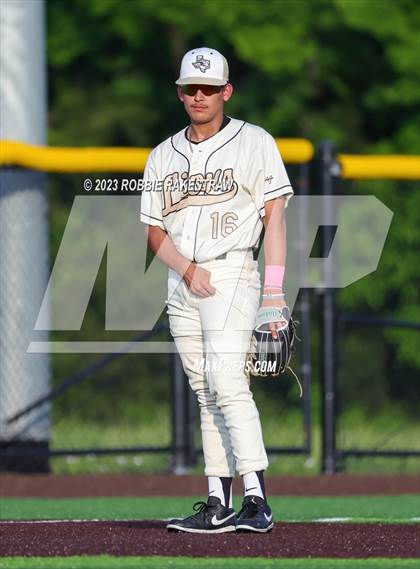 Thumbnail 2 in Kaufman vs. Ferris (UIL 4A Bi-District Playoff) photogallery.