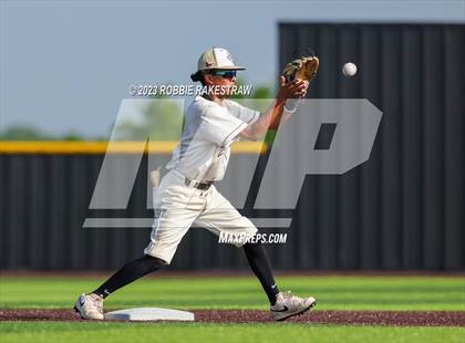 Thumbnail 1 in Kaufman vs. Ferris (UIL 4A Bi-District Playoff) photogallery.