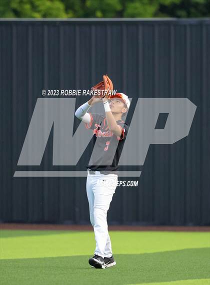 Thumbnail 1 in Kaufman vs. Ferris (UIL 4A Bi-District Playoff) photogallery.