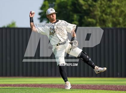 Thumbnail 2 in Kaufman vs. Ferris (UIL 4A Bi-District Playoff) photogallery.
