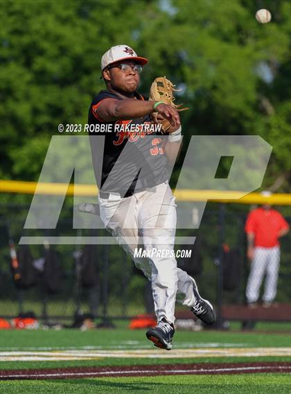 Thumbnail 2 in Kaufman vs. Ferris (UIL 4A Bi-District Playoff) photogallery.