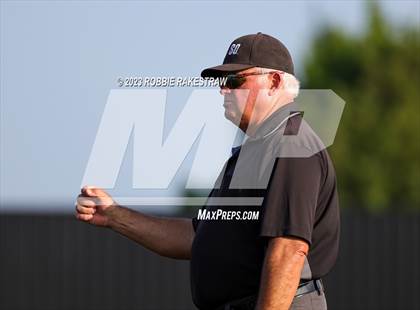 Thumbnail 3 in Kaufman vs. Ferris (UIL 4A Bi-District Playoff) photogallery.
