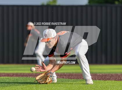 Thumbnail 2 in Kaufman vs. Ferris (UIL 4A Bi-District Playoff) photogallery.