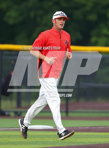 Thumbnail 2 in Kaufman vs. Ferris (UIL 4A Bi-District Playoff) photogallery.