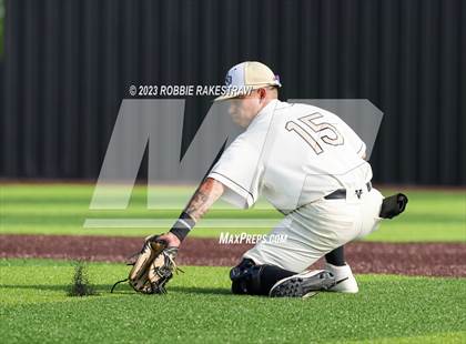Thumbnail 2 in Kaufman vs. Ferris (UIL 4A Bi-District Playoff) photogallery.