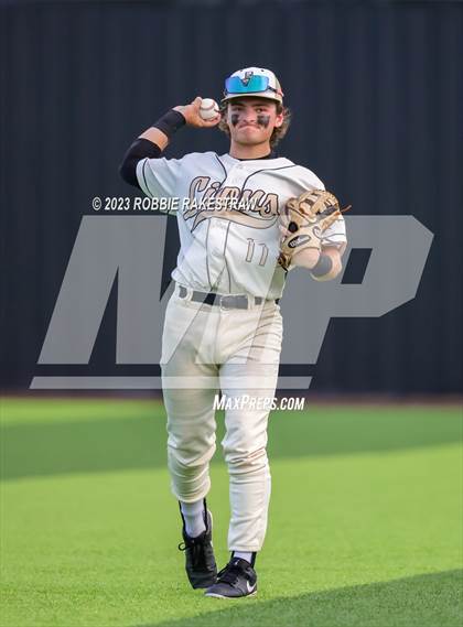 Thumbnail 2 in Kaufman vs. Ferris (UIL 4A Bi-District Playoff) photogallery.