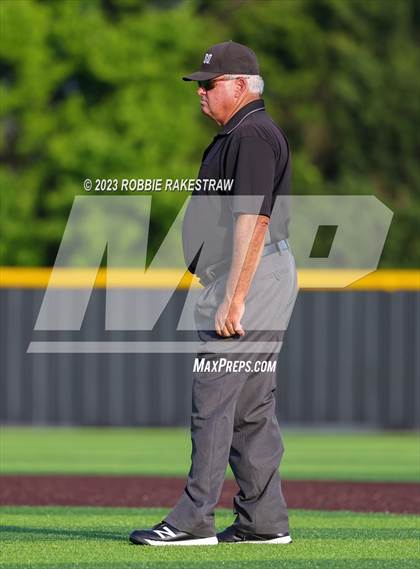 Thumbnail 3 in Kaufman vs. Ferris (UIL 4A Bi-District Playoff) photogallery.