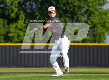 Thumbnail 1 in Kaufman vs. Ferris (UIL 4A Bi-District Playoff) photogallery.