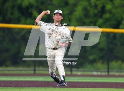 Thumbnail 3 in Kaufman vs. Ferris (UIL 4A Bi-District Playoff) photogallery.