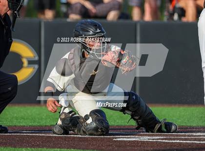 Thumbnail 3 in Kaufman vs. Ferris (UIL 4A Bi-District Playoff) photogallery.
