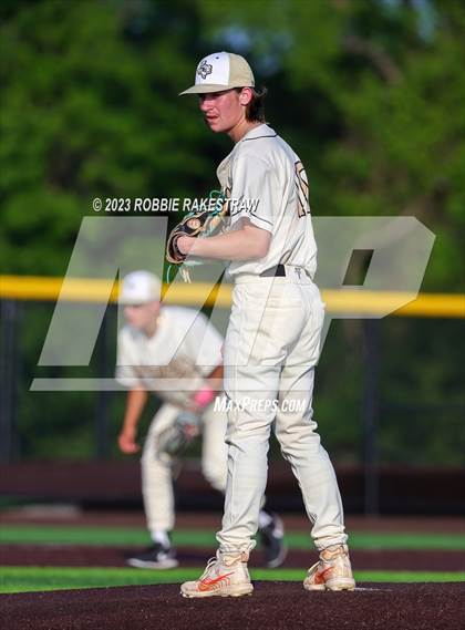 Thumbnail 1 in Kaufman vs. Ferris (UIL 4A Bi-District Playoff) photogallery.