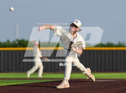 Thumbnail 2 in Kaufman vs. Ferris (UIL 4A Bi-District Playoff) photogallery.
