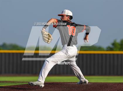 Thumbnail 2 in Kaufman vs. Ferris (UIL 4A Bi-District Playoff) photogallery.