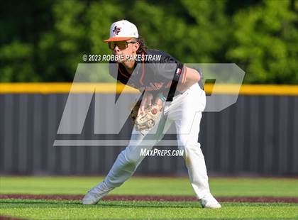 Thumbnail 2 in Kaufman vs. Ferris (UIL 4A Bi-District Playoff) photogallery.