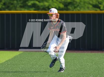 Thumbnail 2 in Kaufman vs. Ferris (UIL 4A Bi-District Playoff) photogallery.