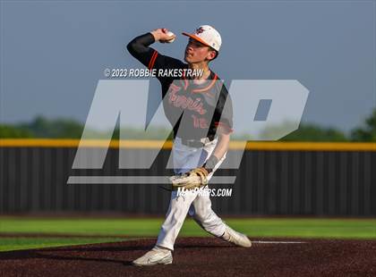 Thumbnail 3 in Kaufman vs. Ferris (UIL 4A Bi-District Playoff) photogallery.