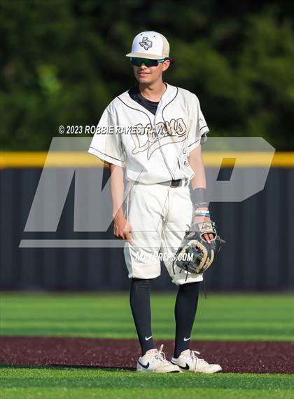 Thumbnail 1 in Kaufman vs. Ferris (UIL 4A Bi-District Playoff) photogallery.