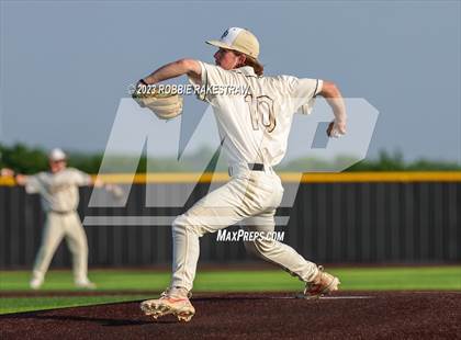 Thumbnail 1 in Kaufman vs. Ferris (UIL 4A Bi-District Playoff) photogallery.