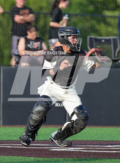 Thumbnail 1 in Kaufman vs. Ferris (UIL 4A Bi-District Playoff) photogallery.
