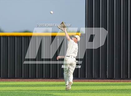 Thumbnail 1 in Kaufman vs. Ferris (UIL 4A Bi-District Playoff) photogallery.