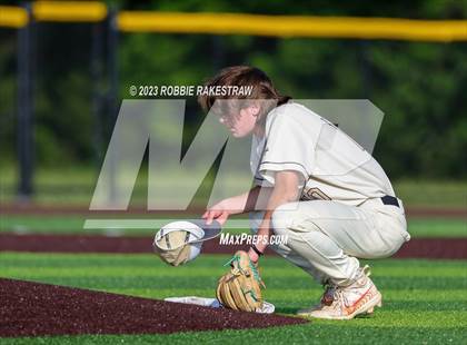 Thumbnail 2 in Kaufman vs. Ferris (UIL 4A Bi-District Playoff) photogallery.
