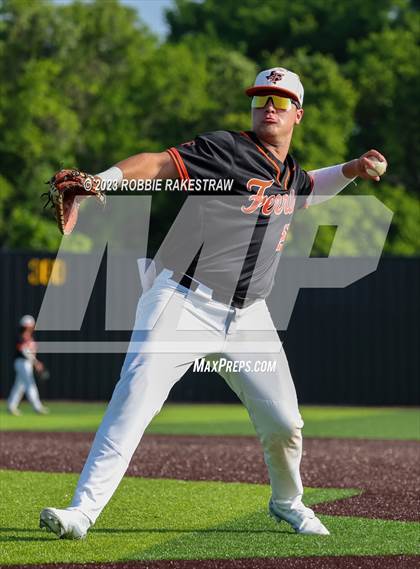 Thumbnail 3 in Kaufman vs. Ferris (UIL 4A Bi-District Playoff) photogallery.