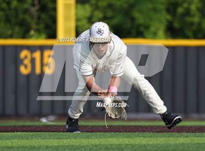 Thumbnail 3 in Kaufman vs. Ferris (UIL 4A Bi-District Playoff) photogallery.
