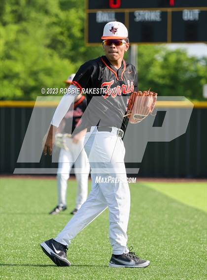 Thumbnail 2 in Kaufman vs. Ferris (UIL 4A Bi-District Playoff) photogallery.