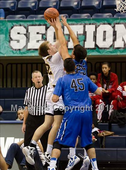 Thumbnail 2 in La Jolla Country Day vs Parker (CIF SDS D4 Final) photogallery.