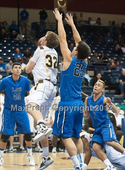 Thumbnail 1 in La Jolla Country Day vs Parker (CIF SDS D4 Final) photogallery.