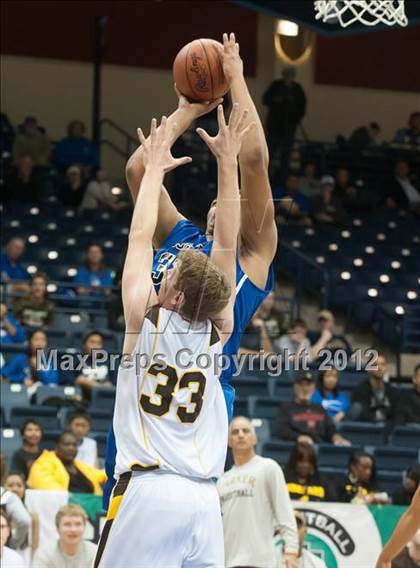 Thumbnail 2 in La Jolla Country Day vs Parker (CIF SDS D4 Final) photogallery.