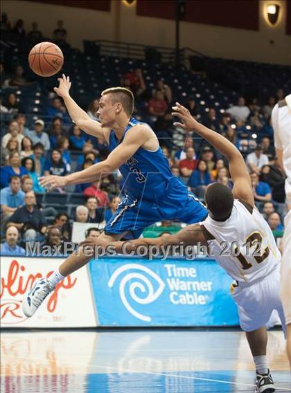 Thumbnail 2 in La Jolla Country Day vs Parker (CIF SDS D4 Final) photogallery.