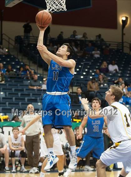 Thumbnail 3 in La Jolla Country Day vs Parker (CIF SDS D4 Final) photogallery.