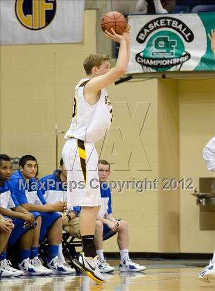 Thumbnail 3 in La Jolla Country Day vs Parker (CIF SDS D4 Final) photogallery.