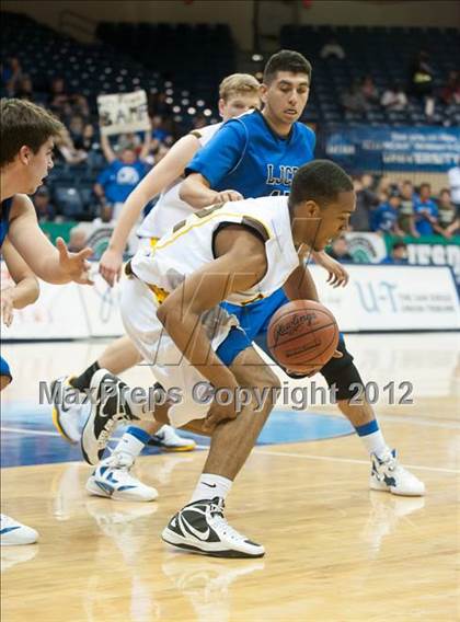 Thumbnail 3 in La Jolla Country Day vs Parker (CIF SDS D4 Final) photogallery.