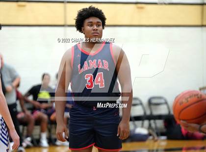 Thumbnail 3 in Lamar vs. Klein (Conroe Christmas Classic) photogallery.