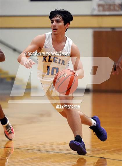 Thumbnail 3 in Lamar vs. Klein (Conroe Christmas Classic) photogallery.