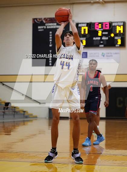 Thumbnail 1 in Lamar vs. Klein (Conroe Christmas Classic) photogallery.