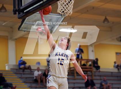 Thumbnail 1 in Lamar vs. Klein (Conroe Christmas Classic) photogallery.