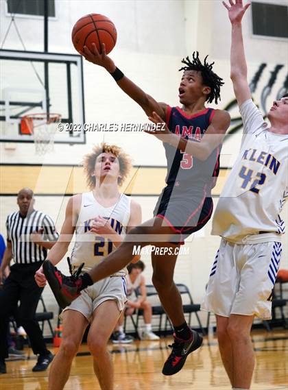 Thumbnail 1 in Lamar vs. Klein (Conroe Christmas Classic) photogallery.