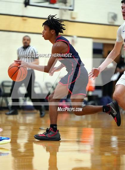 Thumbnail 2 in Lamar vs. Klein (Conroe Christmas Classic) photogallery.