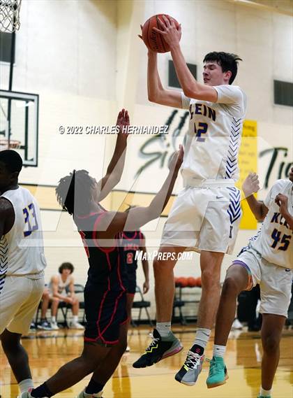 Thumbnail 1 in Lamar vs. Klein (Conroe Christmas Classic) photogallery.