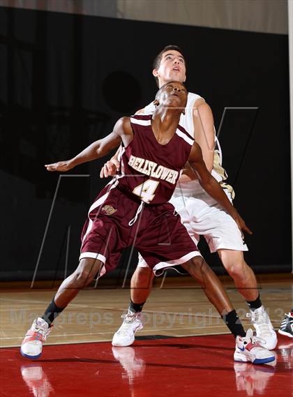 Thumbnail 2 in Laguna Hills vs. Bellflower (Charlie Wilkins Memorial Tournament) photogallery.